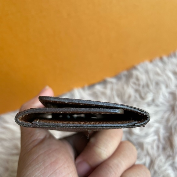 Authentic Louis Vuitton 4 Key Holder - Picture 6 of 13